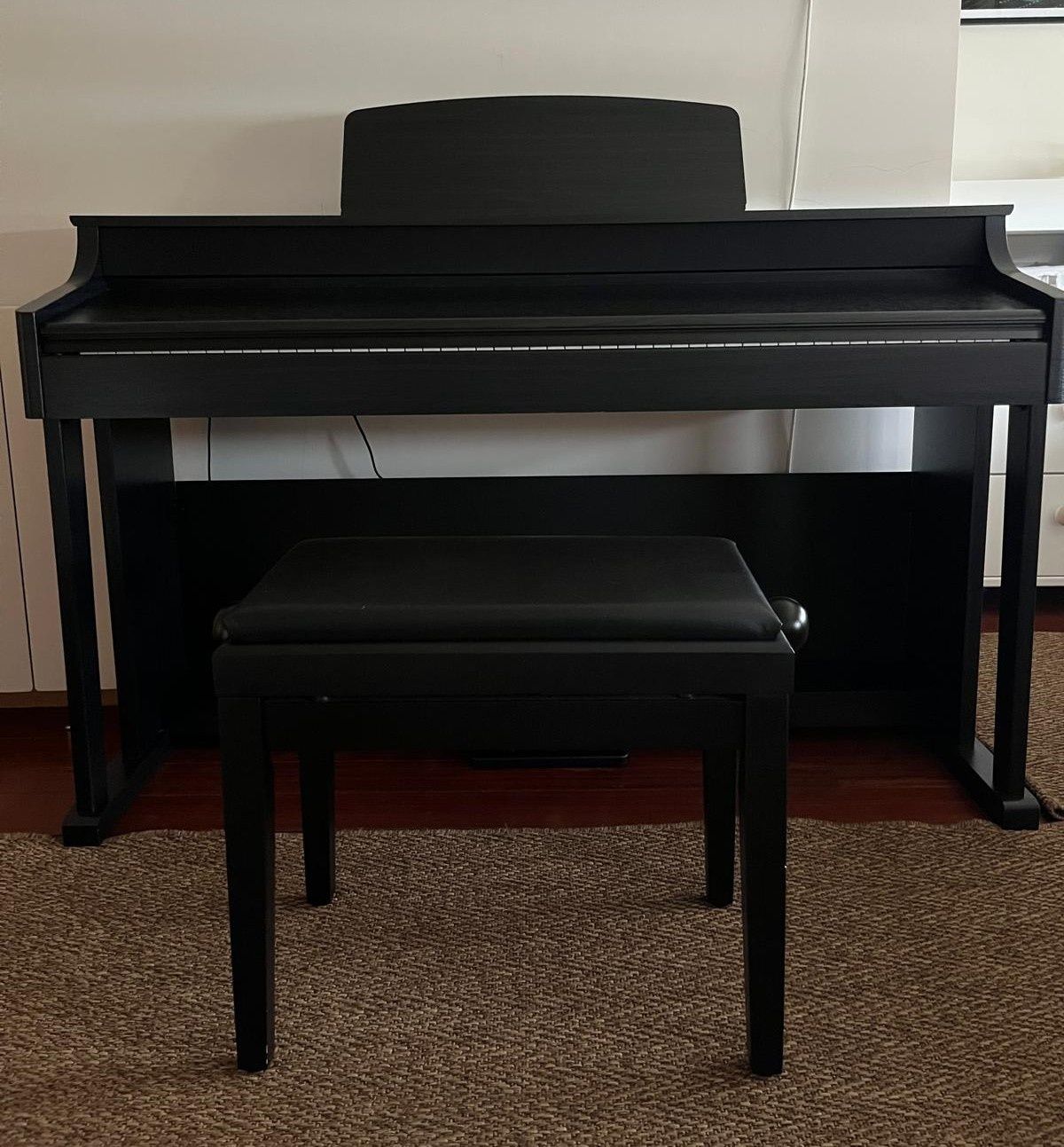 Piano Thomann DP 95 com banco