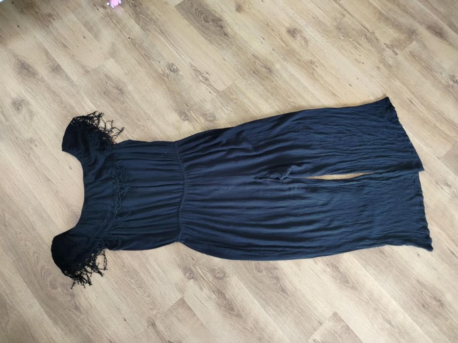 Czarny elastyczny kombinezon z szerokimi nogawkami plus size