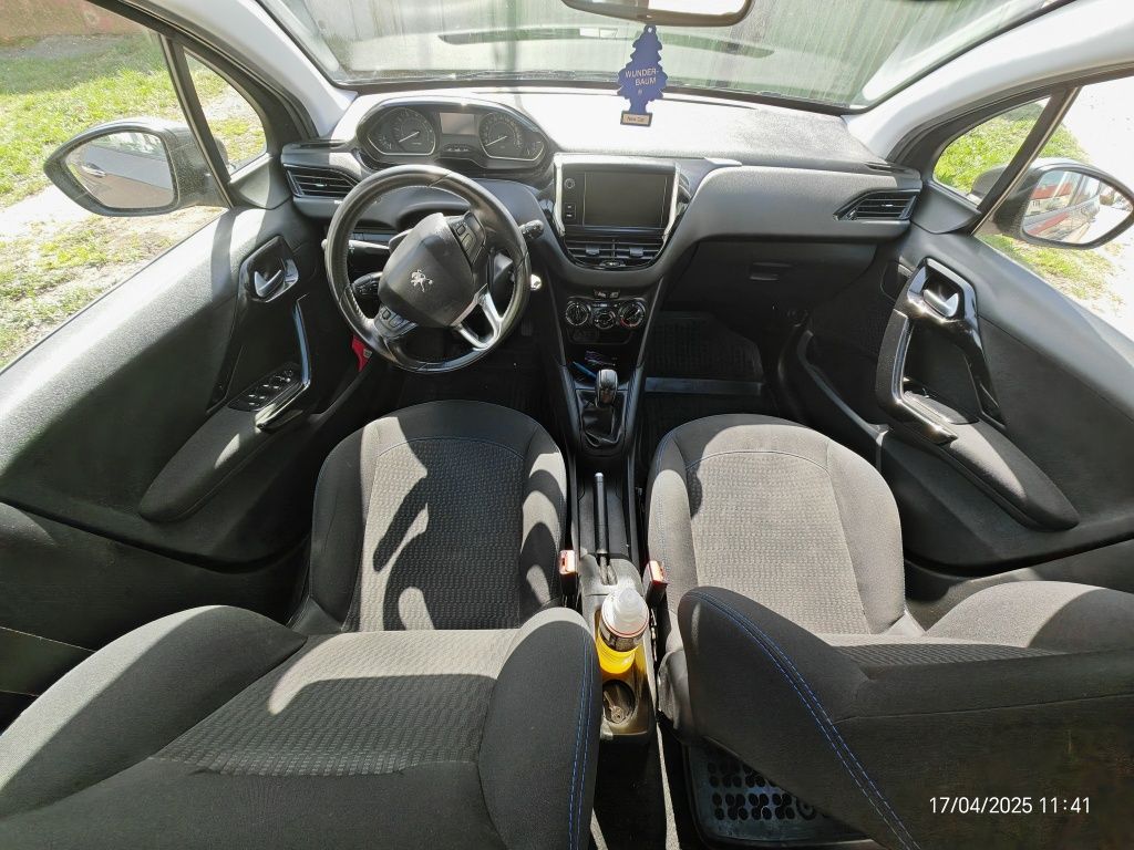 Peugeot 208 1,2 benzyna