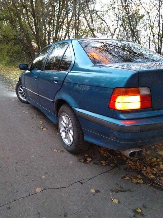 Продам бмв е36,авто економне,та просте.