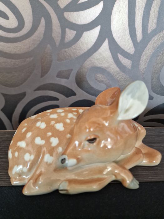Figurka z porcelany sarna, sarenka Łomonosow