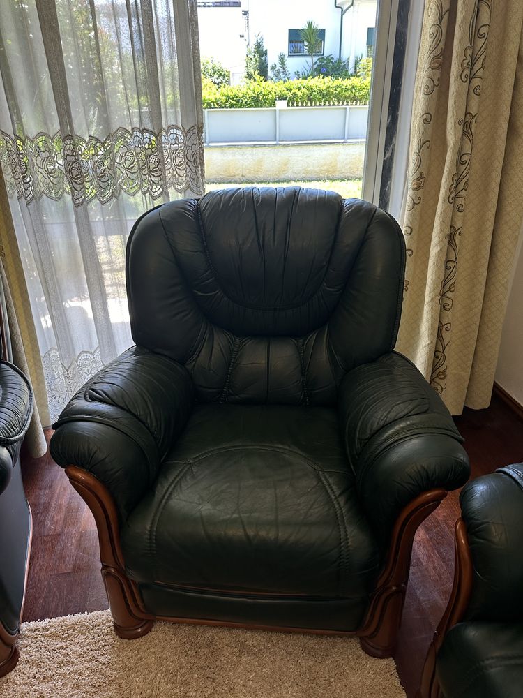 Sofas de pele verdadeira e madeira maciça