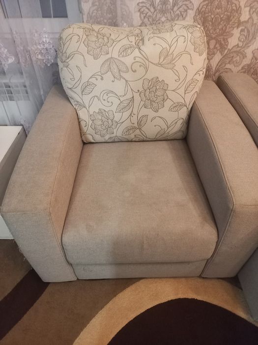 Крісло з подушкою