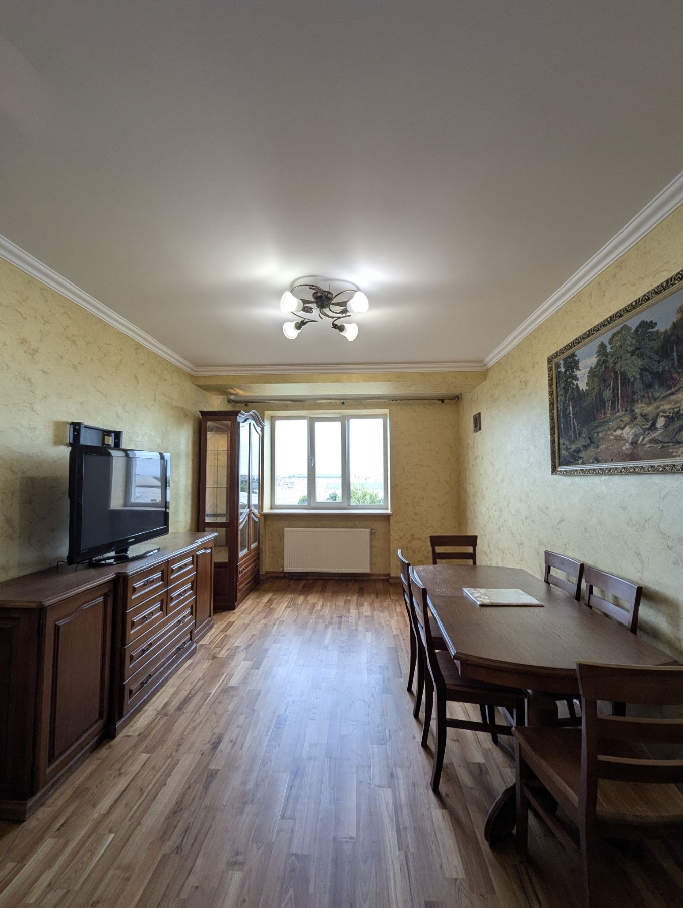 Продається 3 кімнатна квартира
