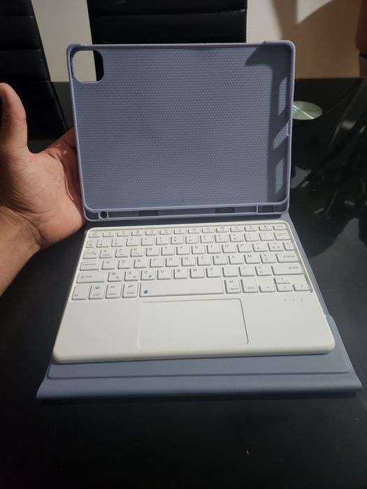 Capa teclado + touchpad p/ iPad Air 4/5 ou iPad Pro 11” – Nova