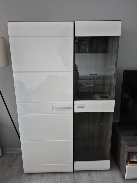 Witryna Avensis Agata Meble 156 x 96,5 x 37,5
