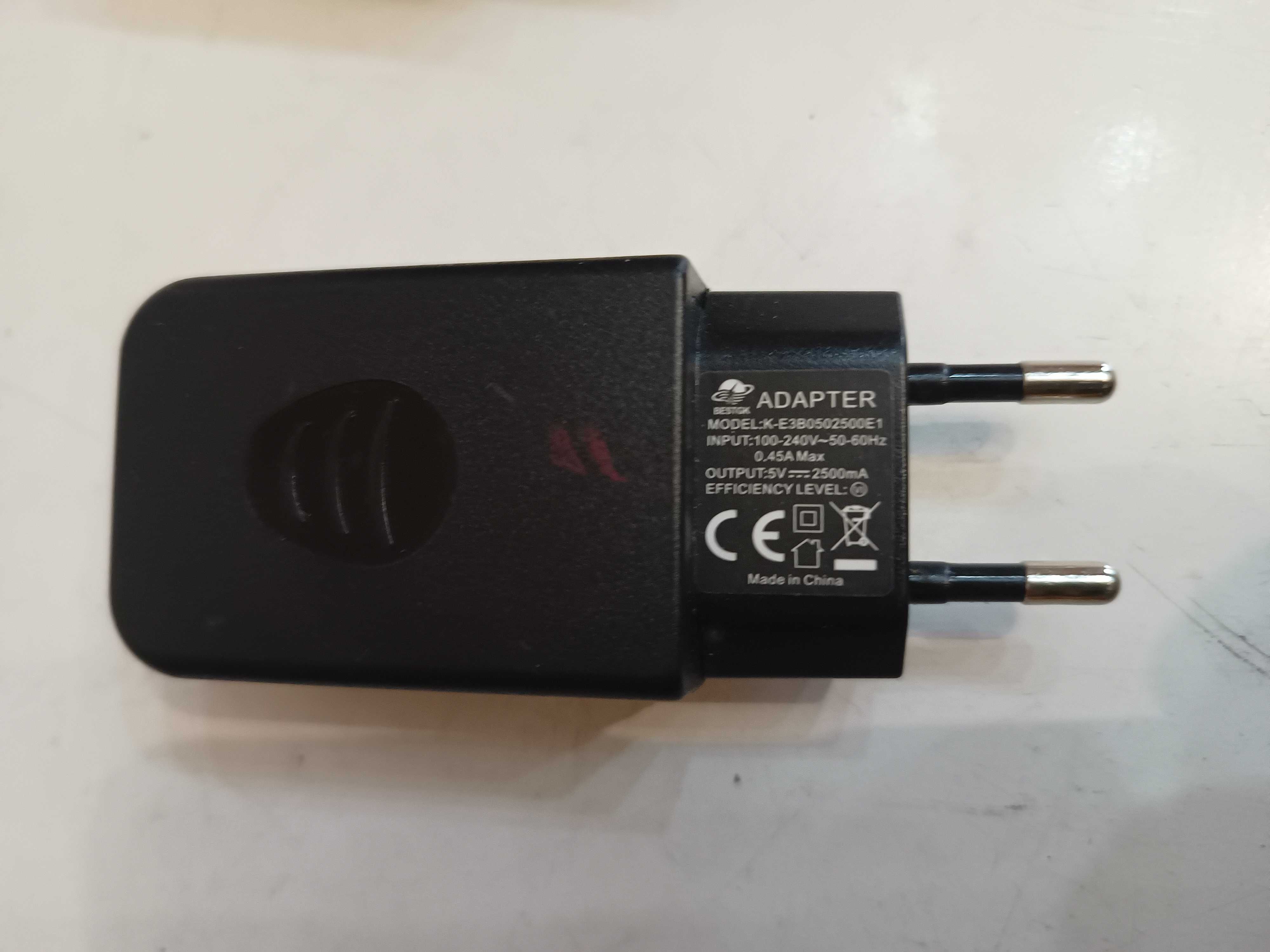 Zasilacz  do sprzętu audio  5 V  z gniazdem USB  - 2,5 A