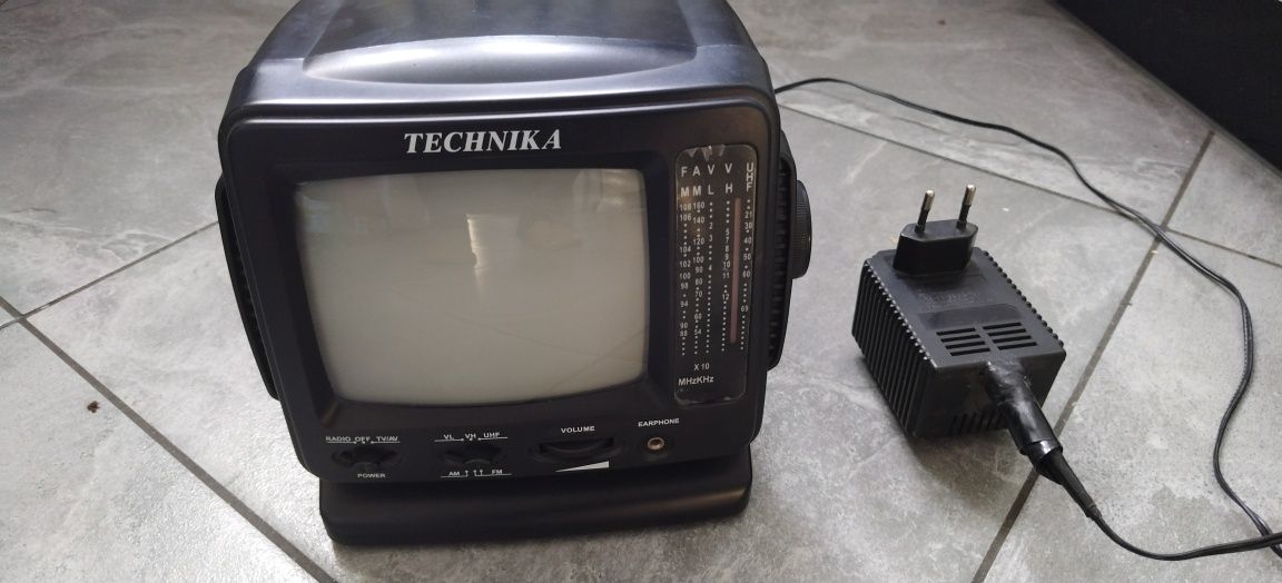 Przenośny telewizor z radiem