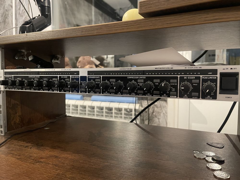 Компресор behringer mdx2600 v2