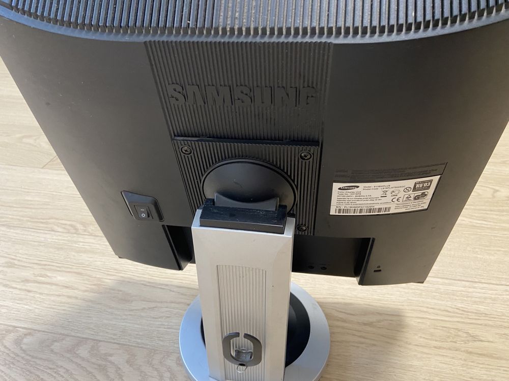 Монитор Samsung 913BM Plus