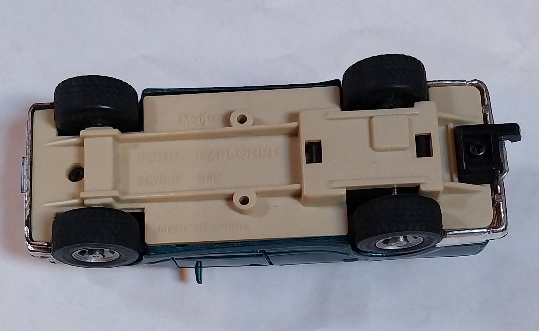 Miniatura Ford Explorer escala 1/42