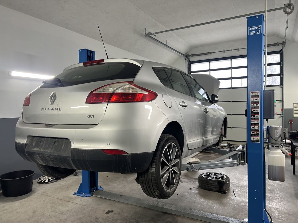 Разборка Renault Megane-3 Двери капот бампер фара двигатель