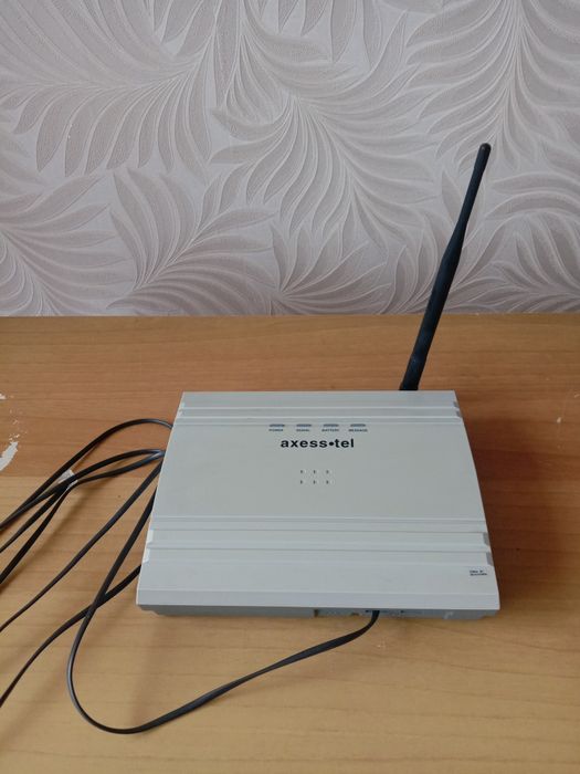 Роутер і веб-камера з підставкою