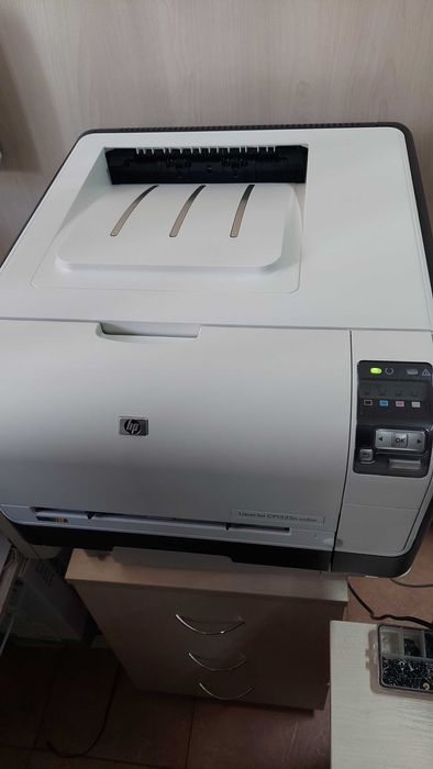 Принтер HP Laser Jet CP1525n color