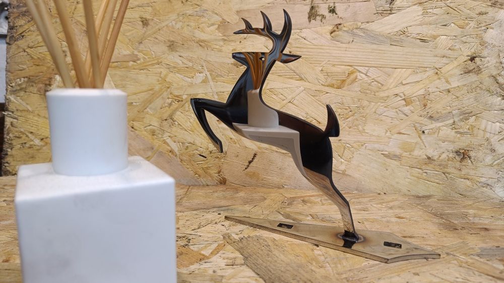 Polerowany jeleń na maskę John Deere 4mm emblemat 17cm logo jelonek