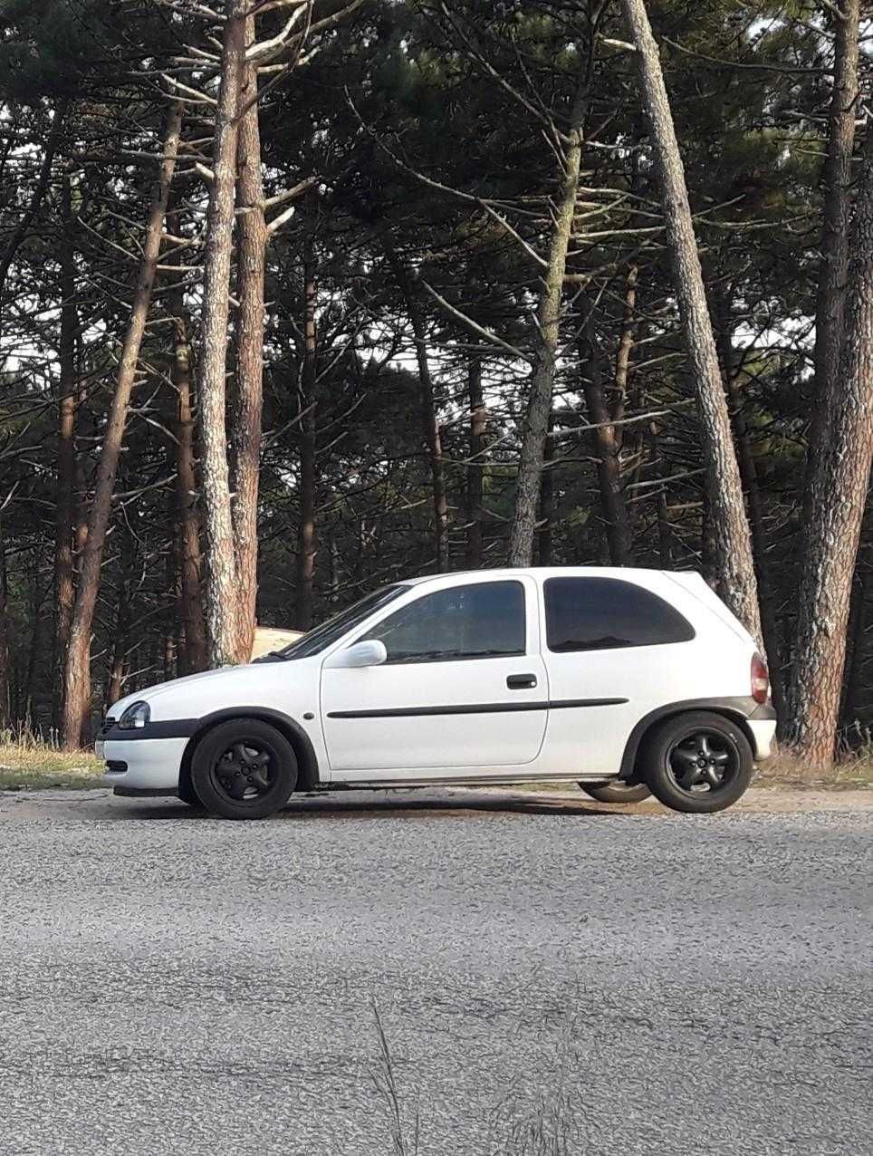 VENDO Corsa b 1.7 td
