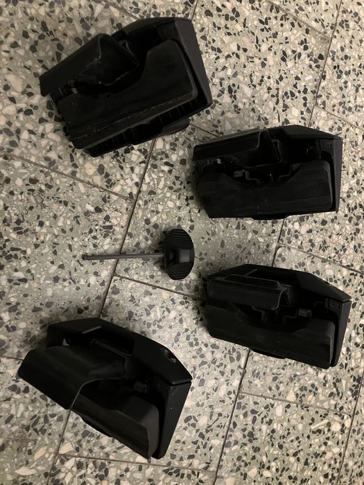 Zestaw montażowy bagażnika dachowego Thule do Fiata 500X