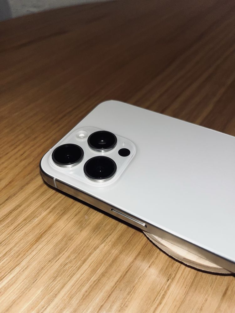 iPhone 15 Pro Max 100% BATERII