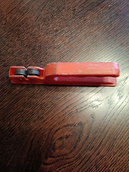 Ostrzałka do ostrzenia noży