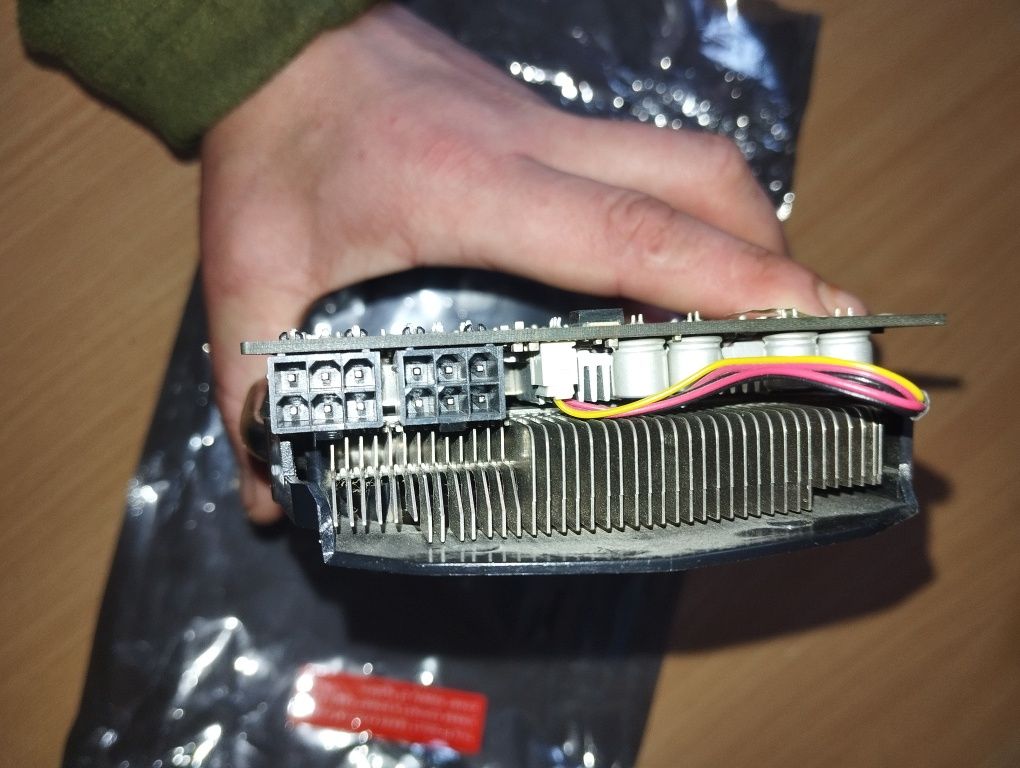 Gigabyte GeForce GTX 560 Ti 1024MB GDDR5 (256bit]