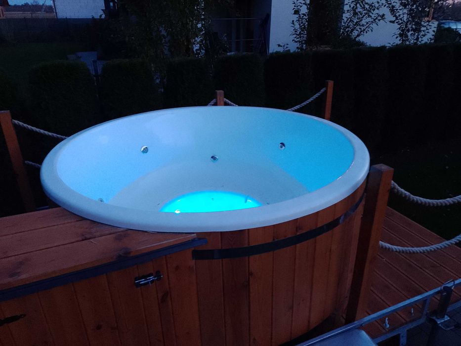 Mobilna balia bania jacuzzi do wynajęcia kawalerski panieński