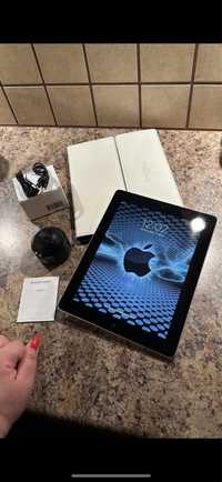 Tablet iPad Apple + nowy pokrowiec - super stan