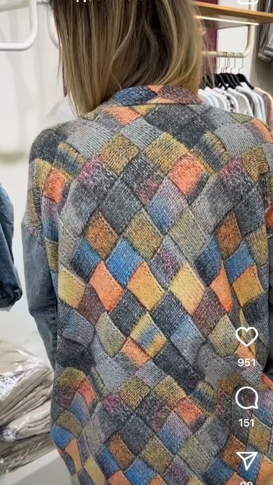 Продам жіночу кофту