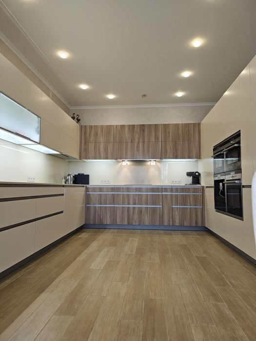 ПРЕСТИЖ ХОЛЛ. ЦЕНТР 4 ком.  210 м.