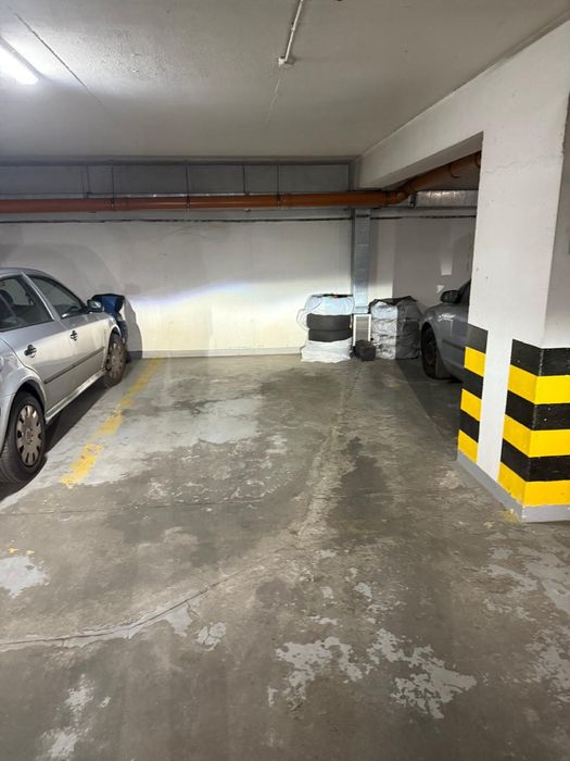 Sprzedam miejsce postojowe w garazu podziemnym bemowo