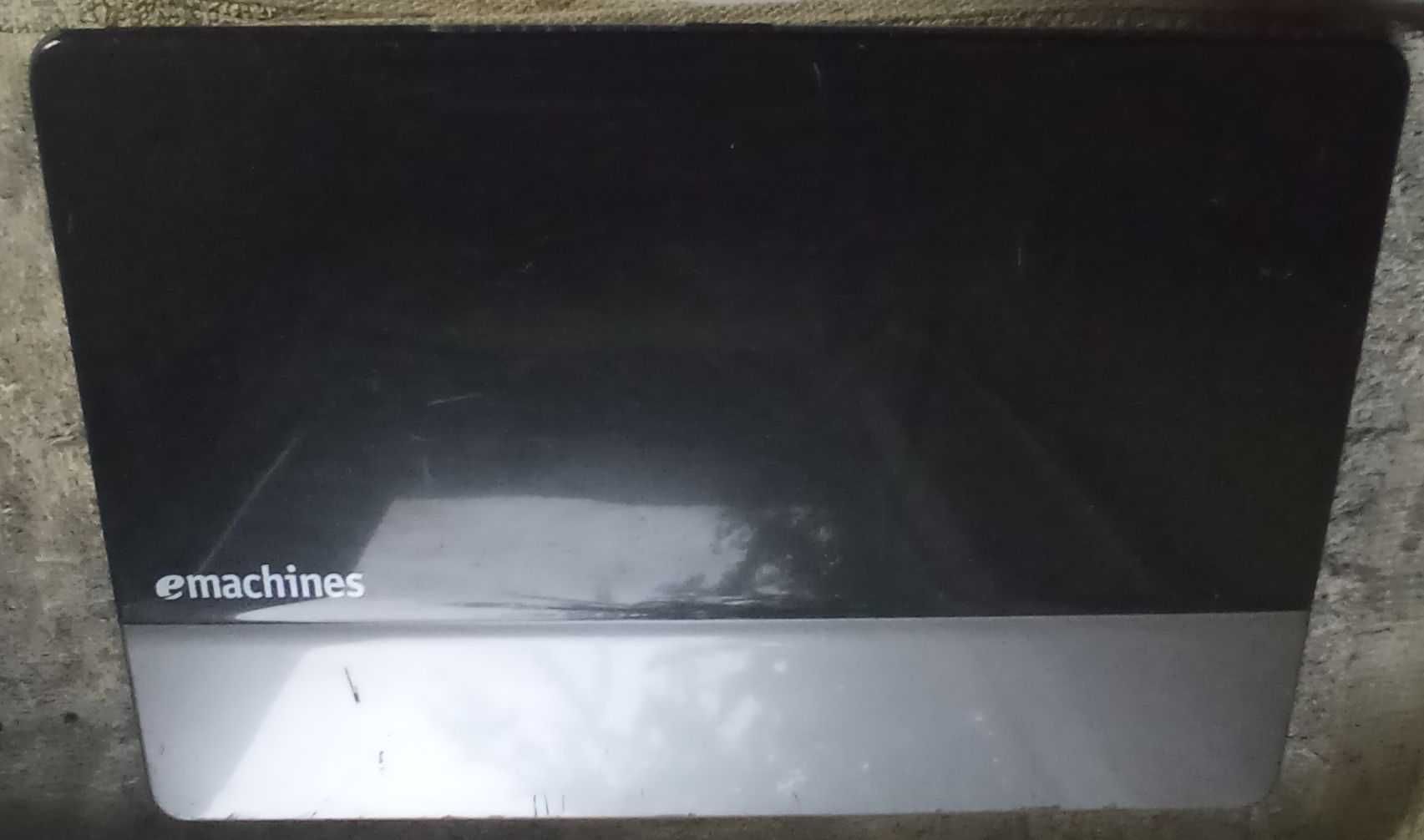 (15) laptop emachines NEW80: z procesorem Intel Core i3