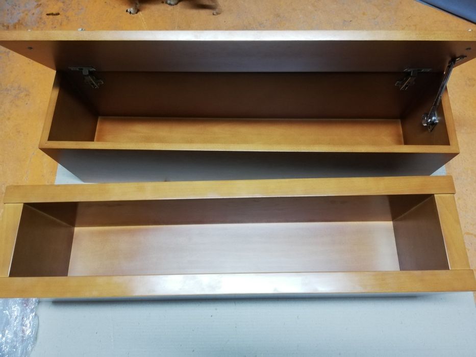 móvel  de TV, Prateleiras cerejeira maciça