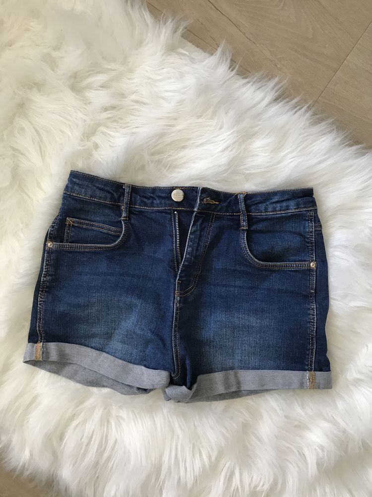 jeansowe krótkie spodenki