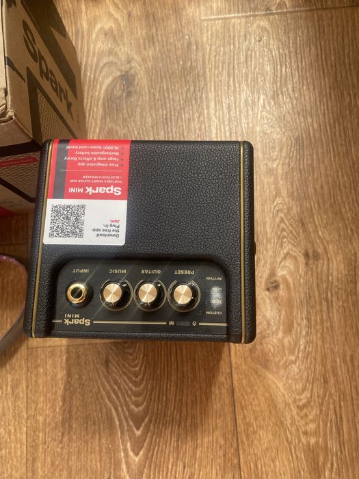 Комбик (комбоусилитель) на батарее для гитары Positive Grid Spark Mini