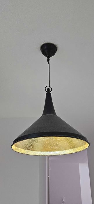 Lustre preto com interior dourado