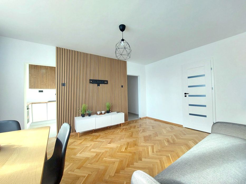 M3 Dąbrowskiego po remoncie, brama na pilota, słoneczne