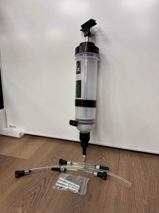 Шприц для відкачування технічних рідин  1500 мл шприц для змащення