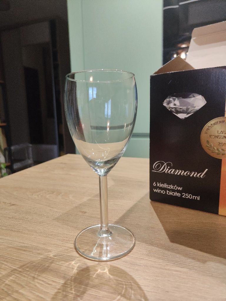 Kieliszki do białego wina Diamond – zestaw 6 sztuk, 250 ml