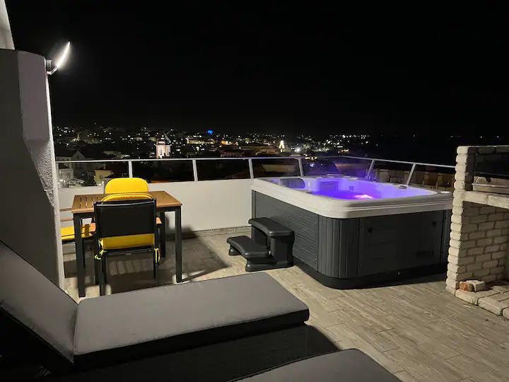 Apartamento com rooftop e vista mar – Centro de Albufeira