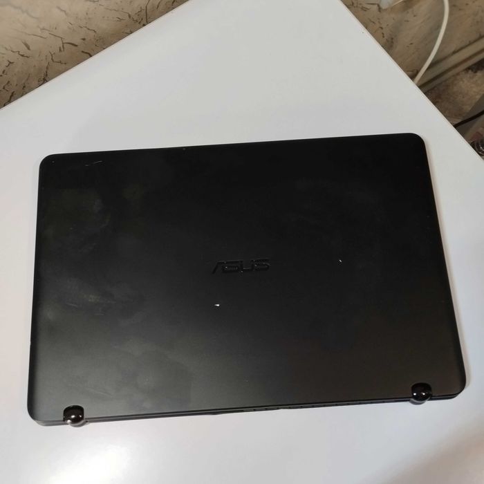 Сенсорный игровой ноутбук Asus Q534U|Core i7 |GTX 950M 2гб |12/256 SSD