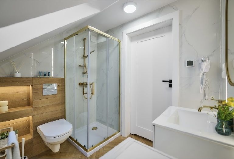 Domek wśród sosen z balią z jacuzzi i SAUNĄ , Borsk,
