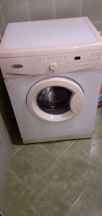 Пральна машинка фірми whirlpool