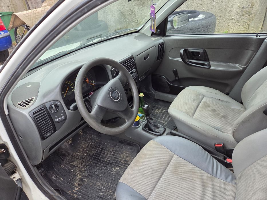 Сеат інка бензин.