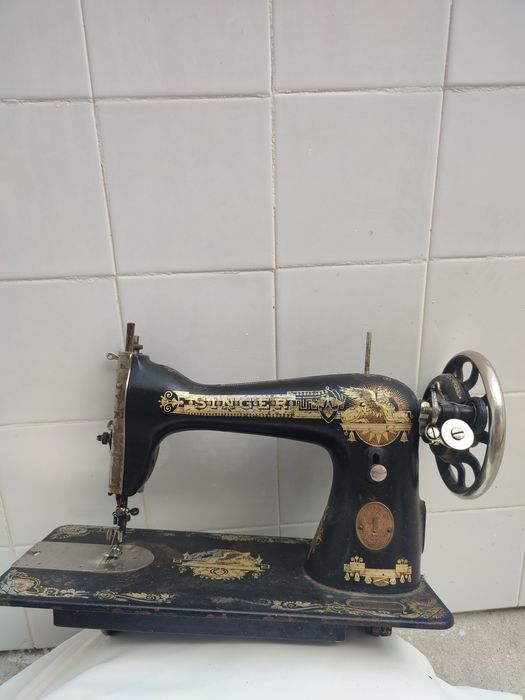 Máquina de Costura SINGER antiga