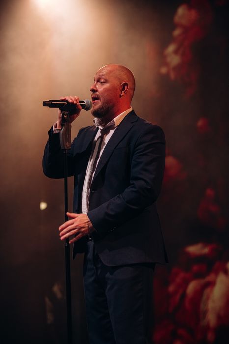 Вокаліст, співак, артист