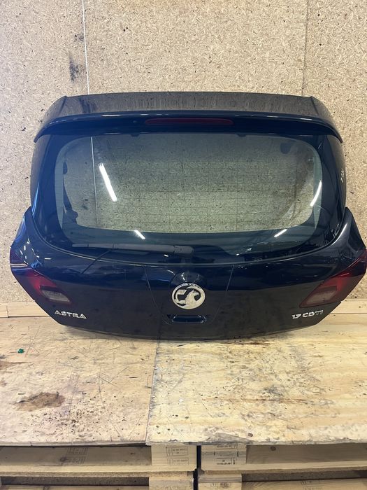 Opel astra j tylna klapa
