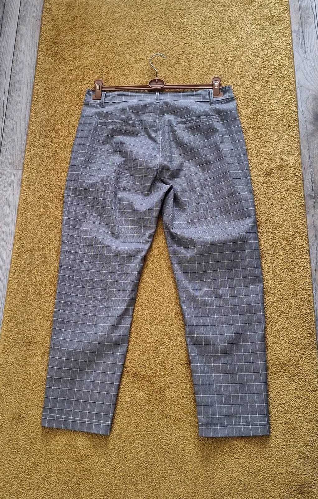 Siwe spodnie w kratkę