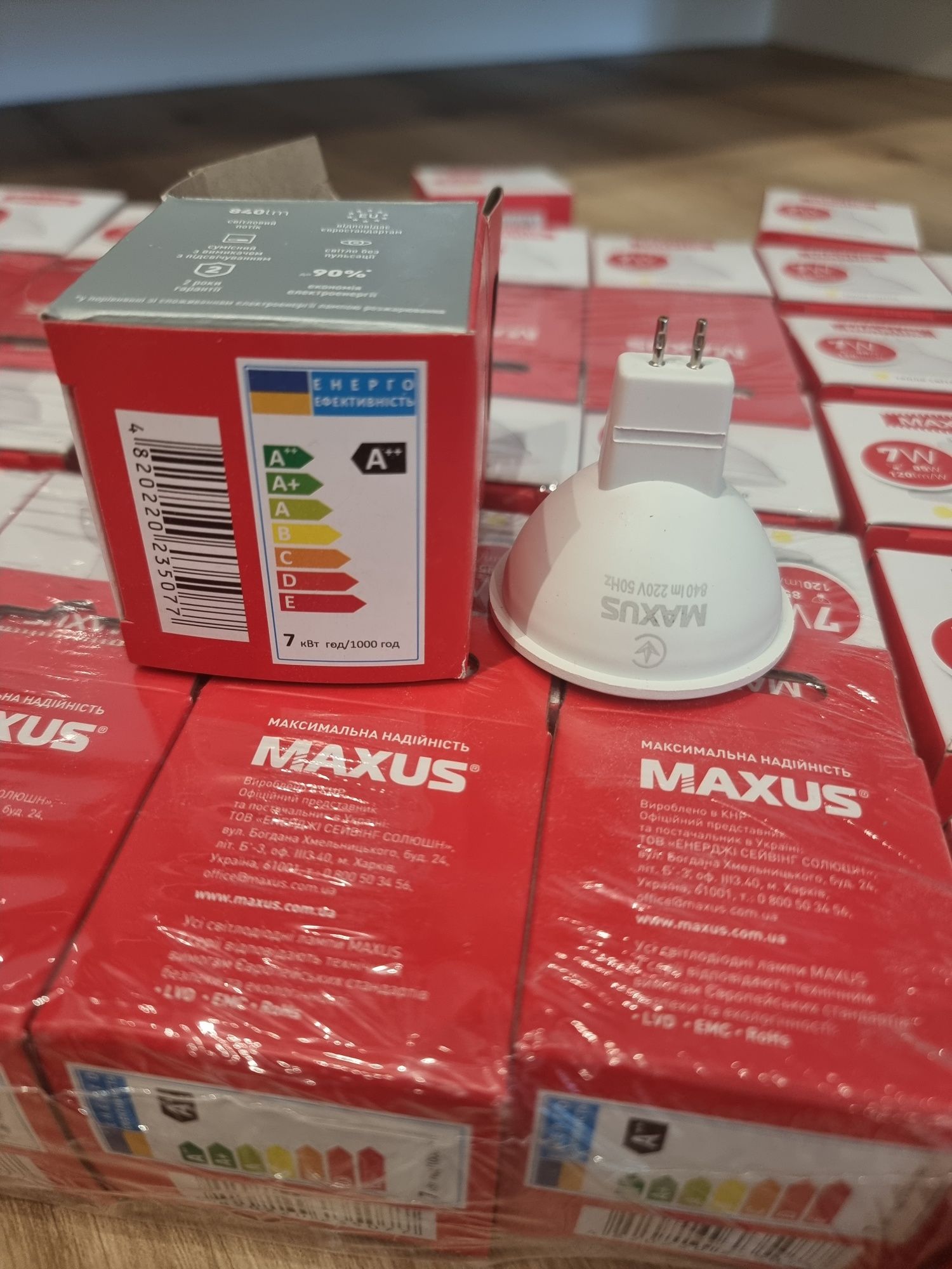 Лампочки MAXUS  .