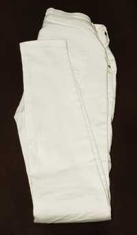 Białe spodnie jeansowe rurki S