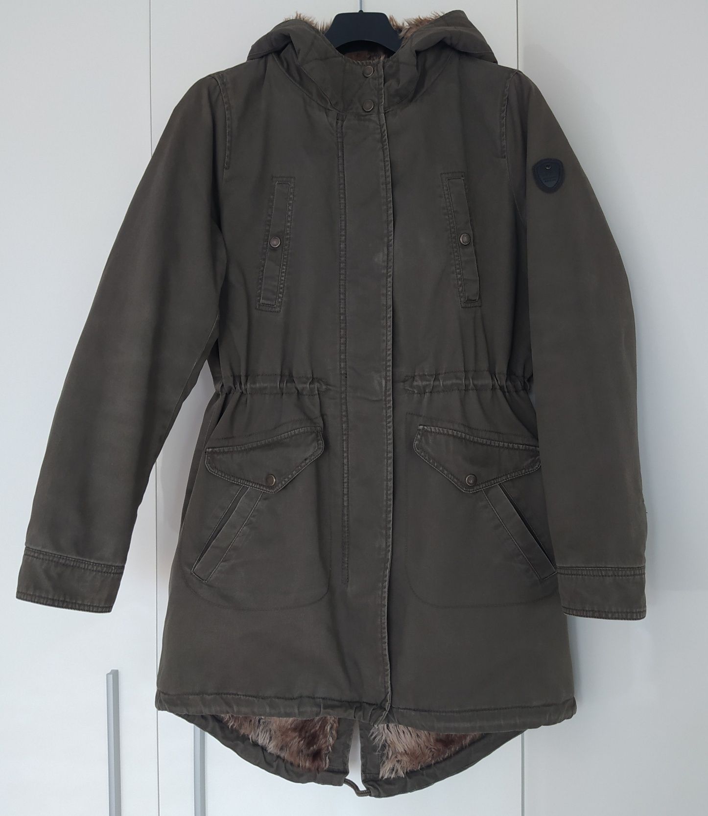 Kurtka parka Only z kapturem w kolorze khaki rozmiar M