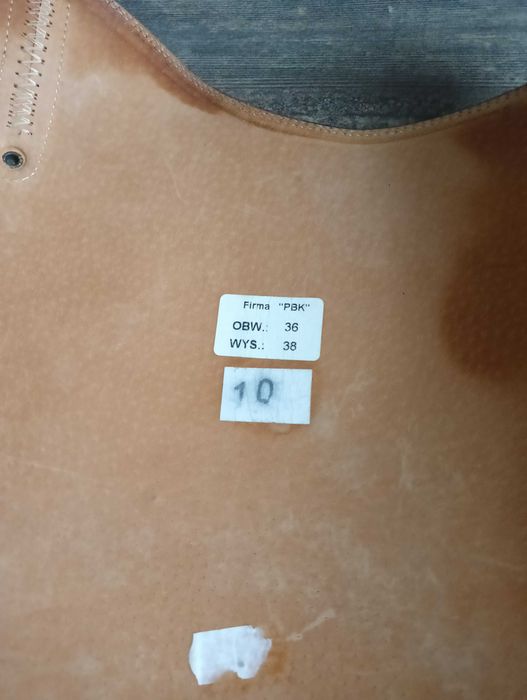 Czapsy damskie skóra